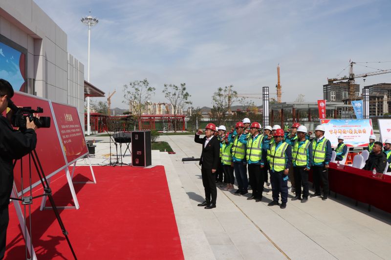 3.悟思想——與會黨員重溫入黨誓詞